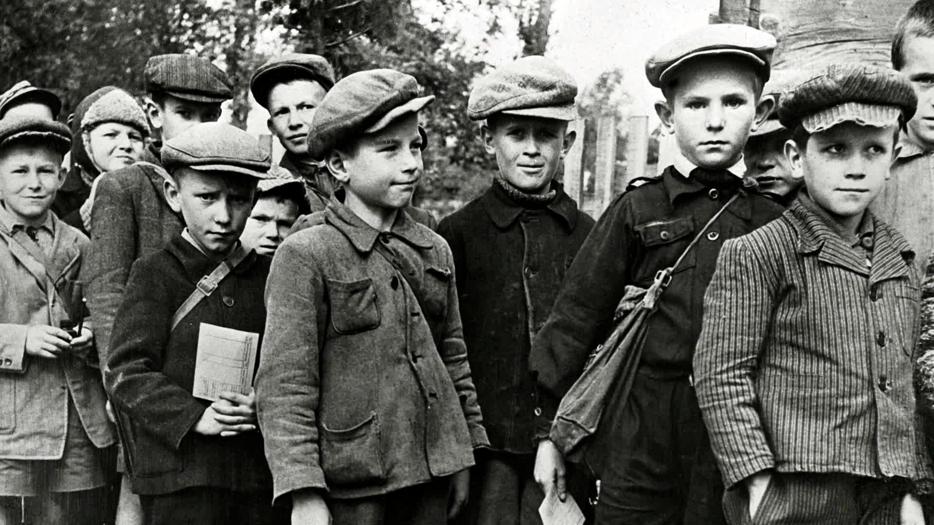 1945, LES ENFANTS DU CHAOS pack de communication, dates de diffusion